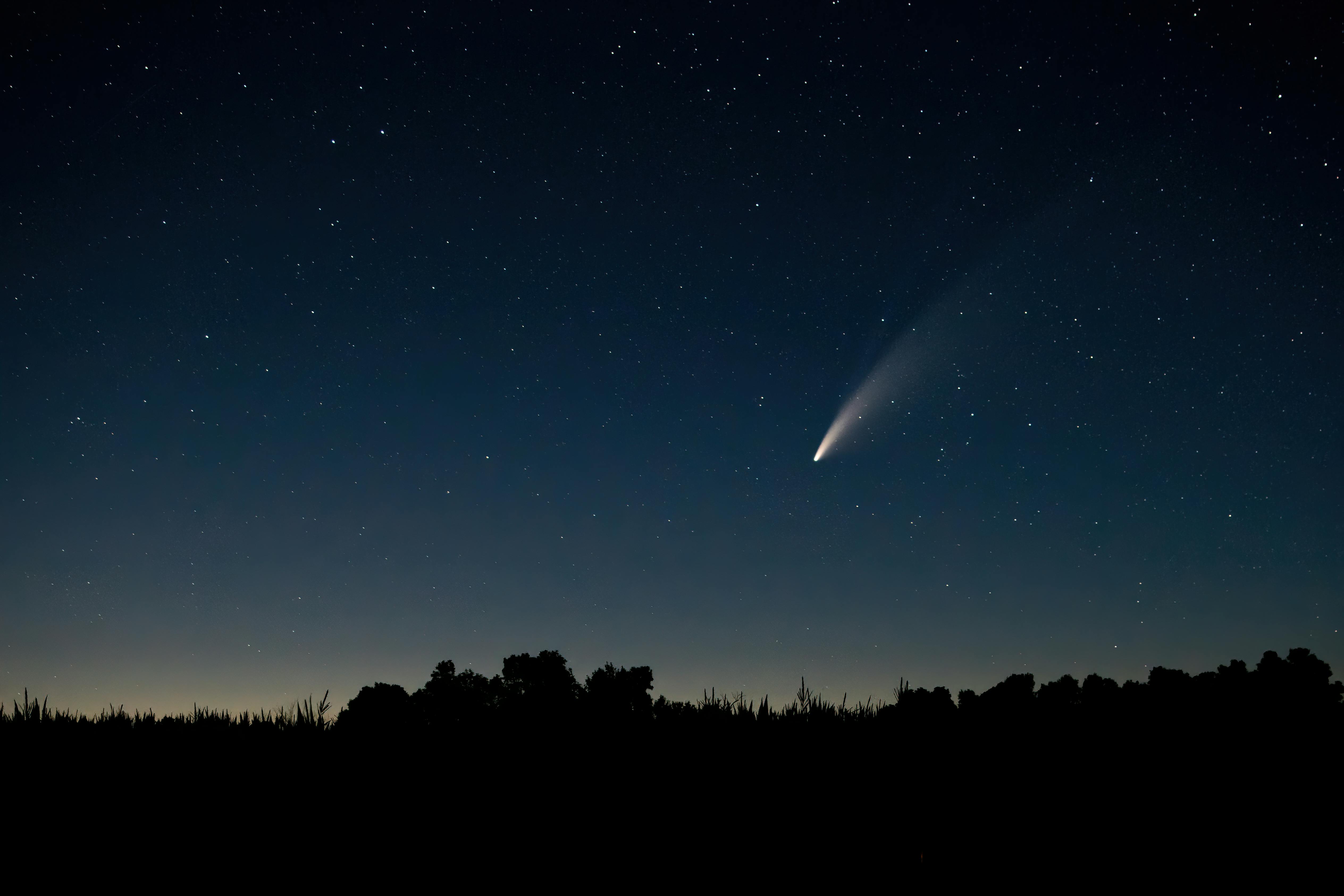 'Cometa do Século' começa a ser visto em diferentes partes do Brasil