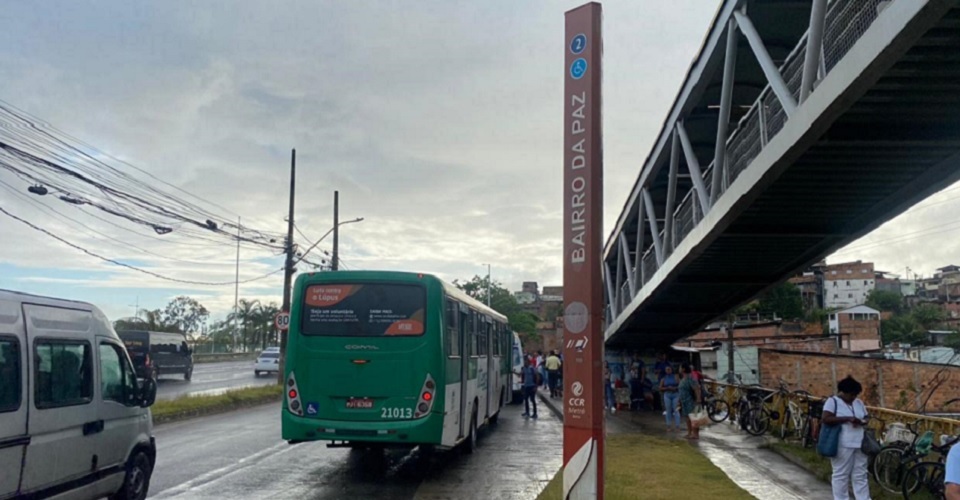 Após queima de coletivo, clima segue tenso e ônibus não entram no Bairro da Paz