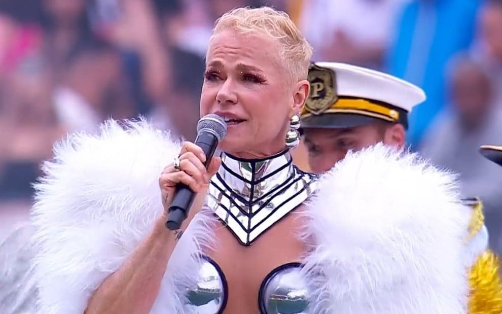 Fã cospe em Xuxa após apresentação em São Paulo: 'Esperando o show da vagab*nda'