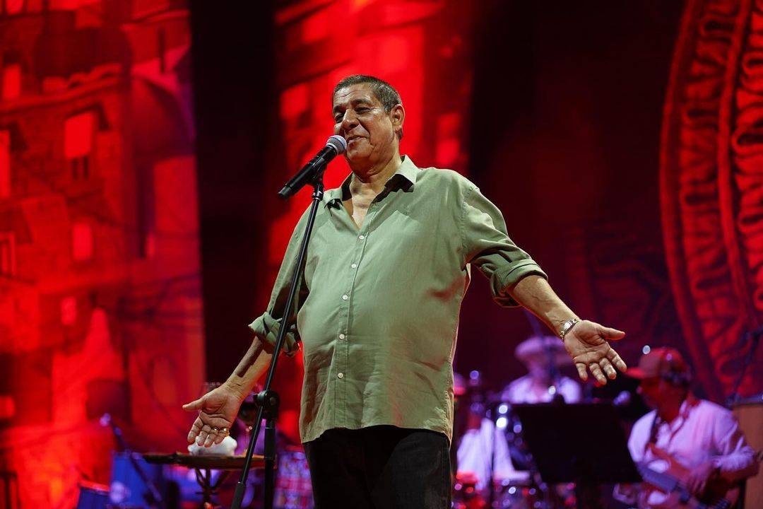 Zeca Pagodinho homenageia grandes nomes do samba em reencontro com público baiano