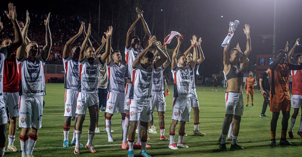 Vitória encara o Athletico-PR em jogo fundamental para luta contra o rebaixamento