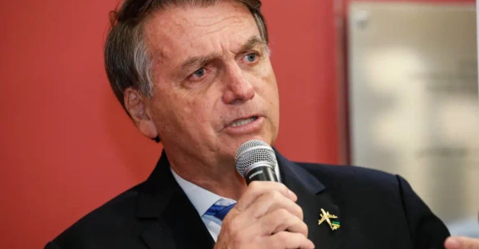 Inelegível, Bolsonaro diz que será candidato à presidência em 2026: "chance só eu tenho”