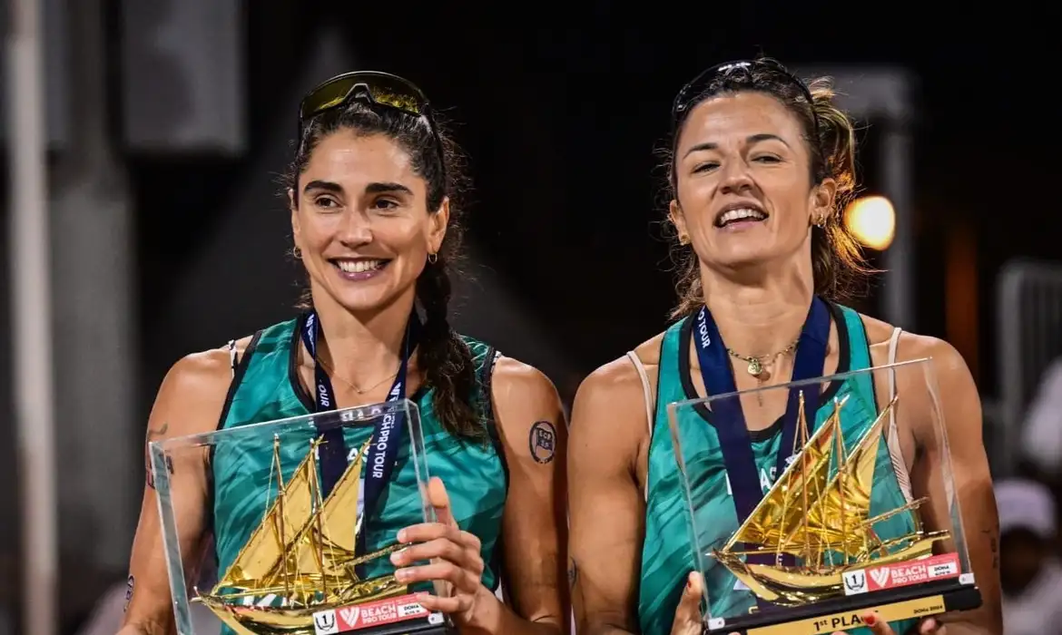 Bárbara e Carol anunciam fim da parceria no vôlei de praia após 3 anos