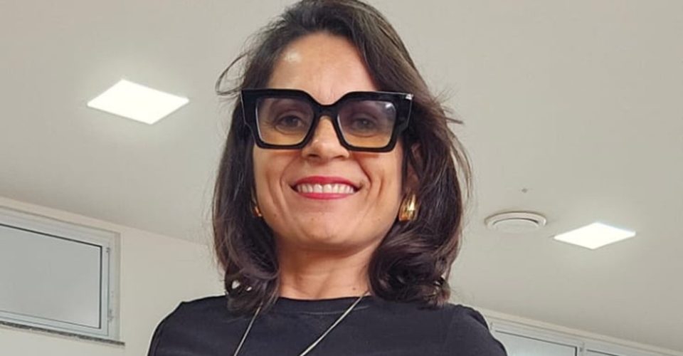 Professora baiana é recebida por alunos com aplausos após 'adivinhar' tema da redação do Enem